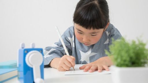 コツコツと勉強を頑張っていても成果が出ないのはなぜでしょうか（写真：sasaki106 / PIXTA）