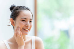 【ちゃっかり小顔に！】効果バツグンの「フェイササイズ」とは